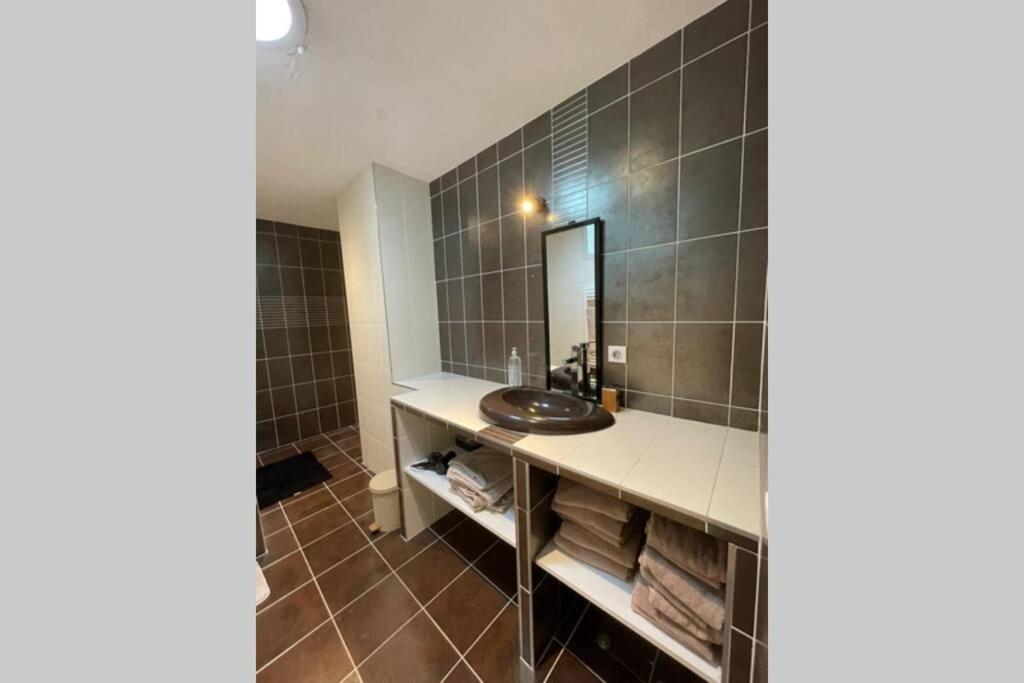 Superbe Appartement Avec 2 Chambres - 9 Personnes - Parking Prive Tournon-sur-Rhone Exterior foto